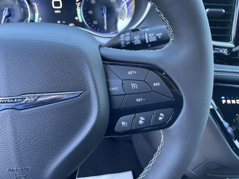 New 2026 Chrysler Pacifica Select image 16