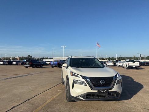 Certified 2023 Nissan Rogue SL w/ SL Premium Package FWD image 2