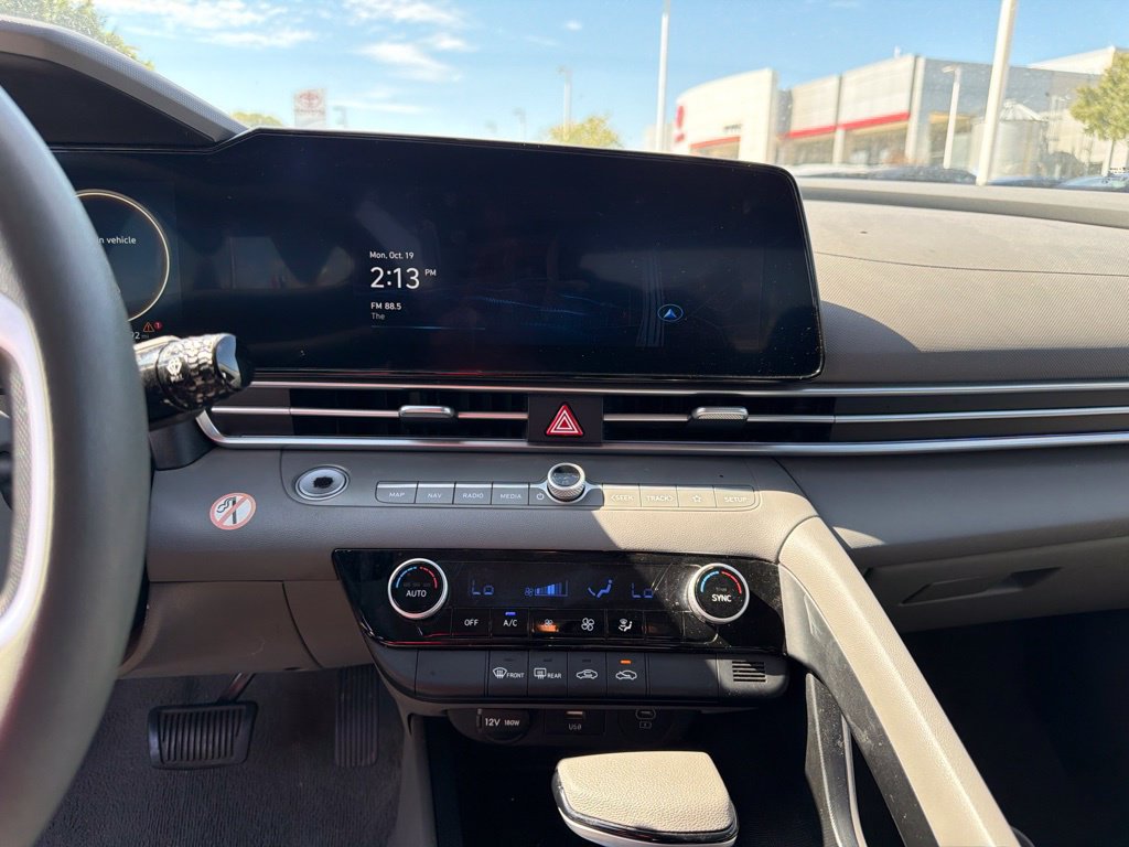 Used 2024 Hyundai Elantra SEL FWD image 3