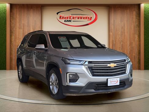 Used 2023 Chevrolet Traverse LT AWD/4WD image 3