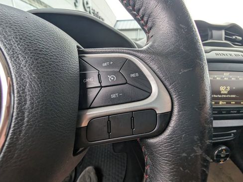 Used 2016 Jeep Renegade Trailhawk AWD/4WD image 21