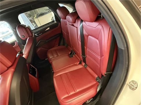 Used 2022 Porsche Cayenne E-Hybrid w/ Premium Plus Package image 23