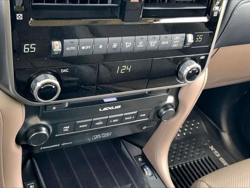 Used 2023 Lexus GX 460 Premium w/ Accessory Package image 33