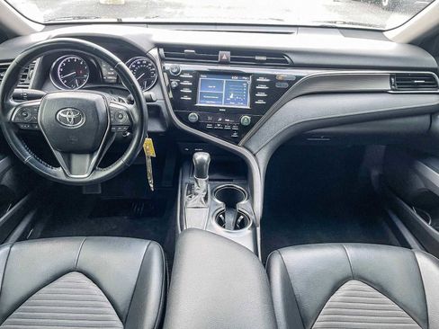 Used 2020 Toyota Camry SE image 11