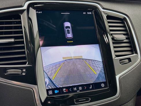 Used 2023 Volvo XC90 B6 Plus image 23