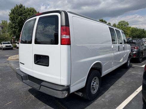 New 2026 Chevrolet Express 3500 Extended RWD image 7