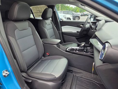 New 2026 Chevrolet Trax LT w/ Sunroof Package FWD image 6