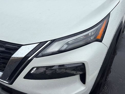 Used 2023 Nissan Rogue S image 11