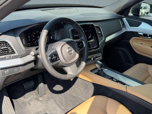 Used 2017 Volvo XC90 T5 Momentum w/ Vision Package FWD image 4