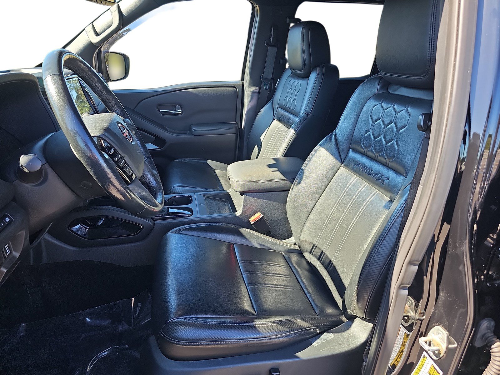 Used 2022 Nissan Frontier PRO-4X w/ Pro-4X Premium Package AWD/4WD image 12