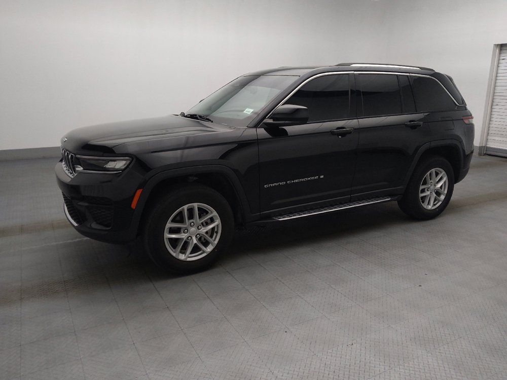 Used 2023 Jeep Grand Cherokee Laredo w/ Trailer Tow Prep Group (B) AWD/4WD image 2