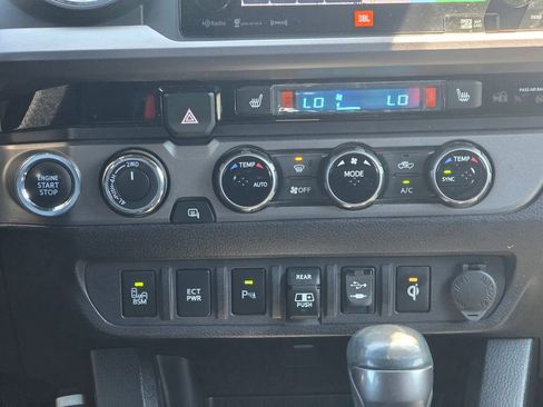 Used 2018 Toyota Tacoma TRD Off-Road w/ TRD Premium Off Road Package AWD/4WD image 14