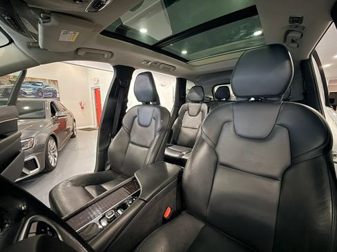 Used 2019 Volvo XC90 T5 Momentum FWD image 11
