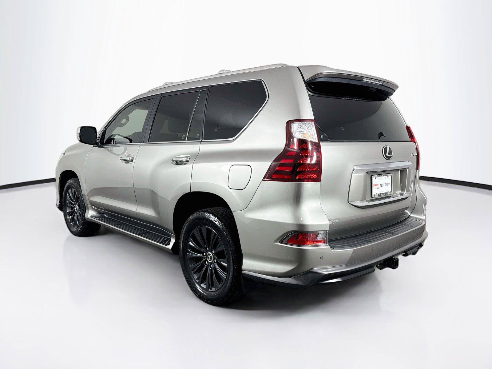 Used 2022 Lexus GX 460 Luxury w/ Sport Design Package AWD/4WD image 16