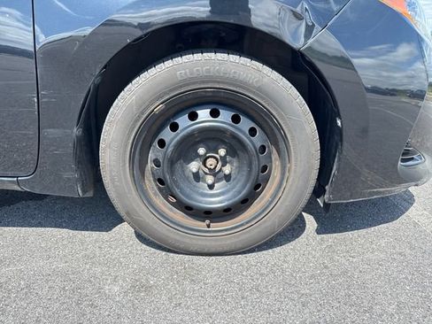 Used 2018 Toyota Corolla LE w/ Carpet Mat Package (TMS) FWD image 11