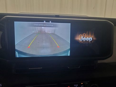 Used 2024 Jeep Wrangler Unlimited w/ Convenience Group image 20