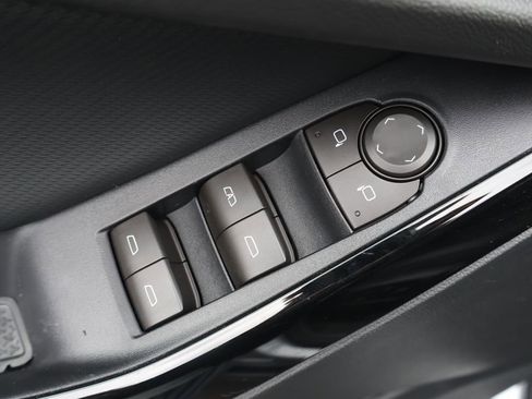 New 2026 Chevrolet Equinox LT w/ Convenience Package II FWD image 17