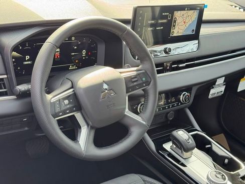 New 2026 Mitsubishi Outlander SE FWD image 14