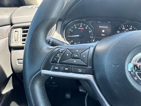 Used 2020 Nissan Rogue S FWD image 20