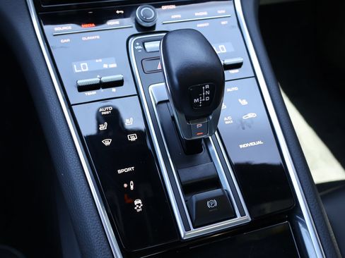 Certified 2023 Porsche Panamera 4 AWD/4WD image 28