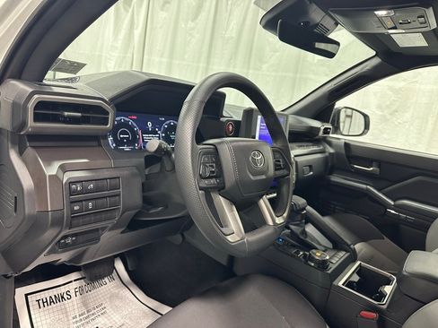Used 2025 Toyota Tacoma TRD Off-Road image 16