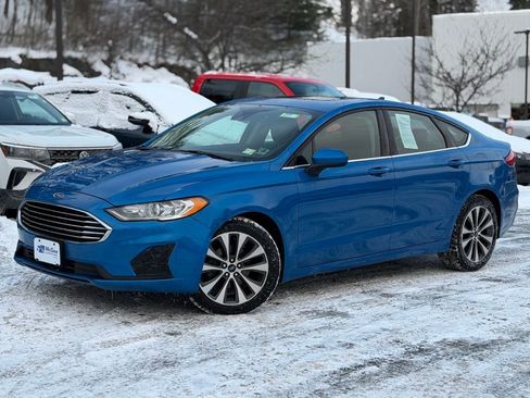 Used 2020 Ford Fusion SE image 1