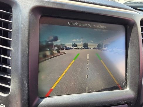 Used 2016 Jeep Cherokee Latitude w/ Safety/Convenience Group AWD/4WD image 25