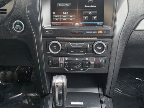 Used 2016 Ford Explorer XLT w/ Equipment Group 202A image 18