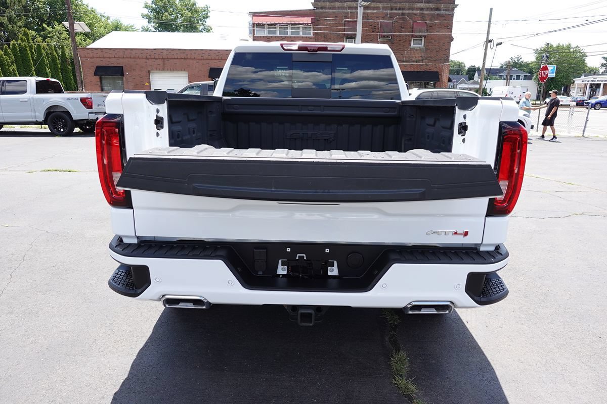 Used 2024 GMC Sierra 1500 AT4 w/ Technology Package AWD/4WD image 29