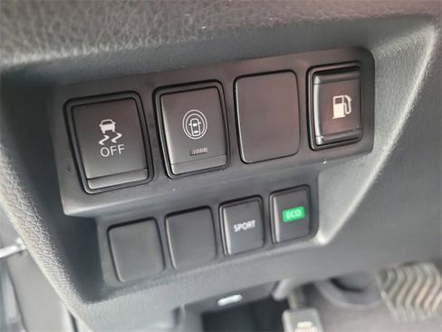 Used 2020 Nissan Rogue S image 19