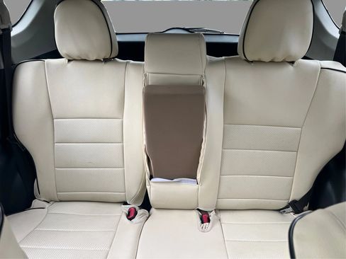 Used 2013 Toyota RAV4 LE AWD/4WD image 16