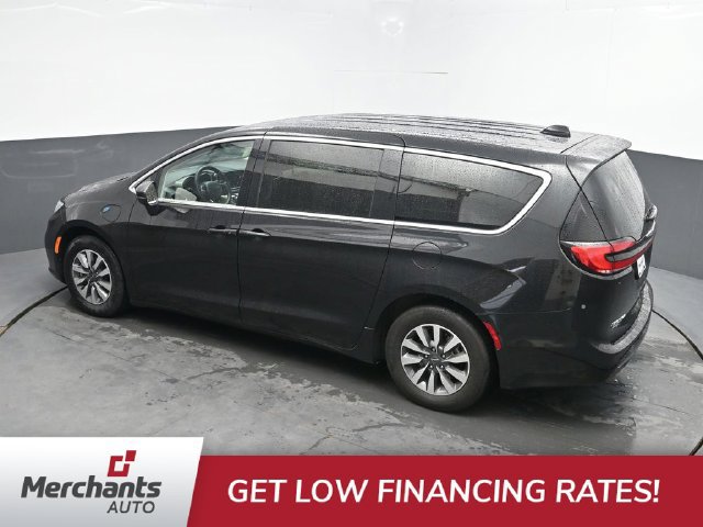 Used 2023 Chrysler Pacifica Touring-L FWD image 25