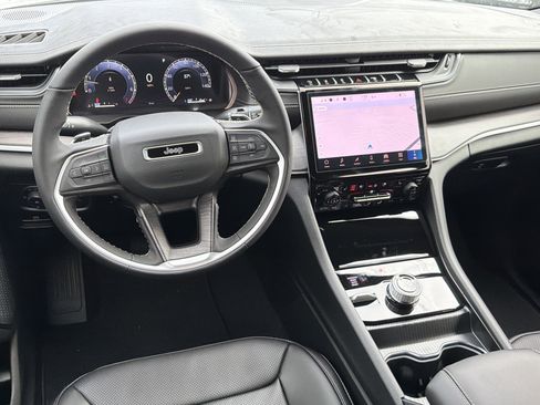 New 2025 Jeep Grand Cherokee Limited image 24