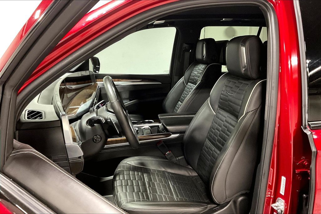 Used 2025 Cadillac Escalade Sport Platinum w/ LPO, Floor Liner Package AWD/4WD image 31