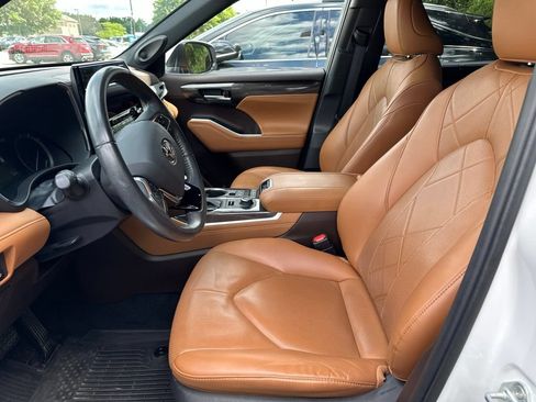Used 2020 Toyota Highlander Platinum AWD/4WD image 3