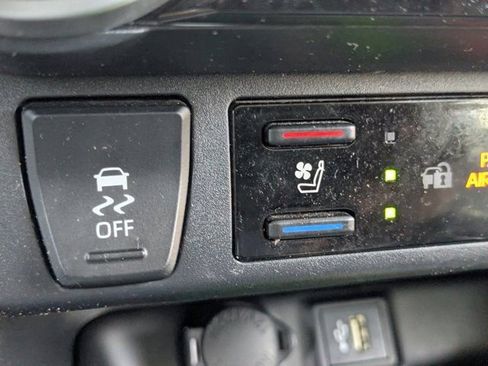 Used 2023 Toyota RAV4 Limited image 30