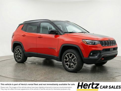 Used 2025 Jeep Compass Trailhawk image 1