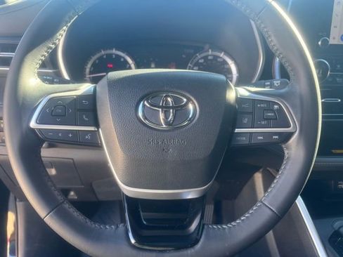 Used 2023 Toyota Highlander XSE image 30