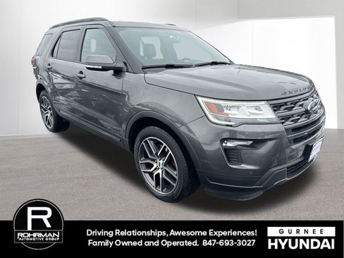Used 2018 Ford Explorer XLT w/ Equipment Group 202A image 2