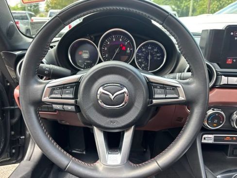 Used 2019 MAZDA MX-5 Miata RF Grand Touring w/ GT-S Package RWD image 4