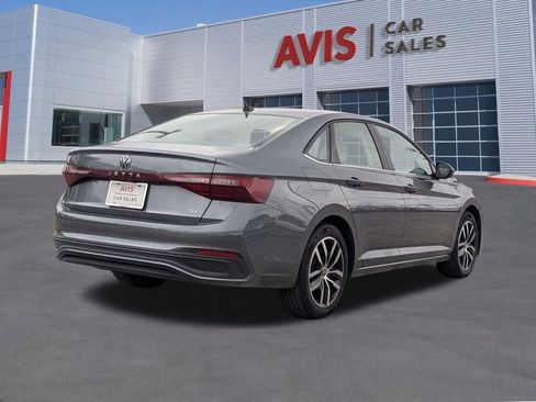 Used 2025 Volkswagen Jetta SE image 6