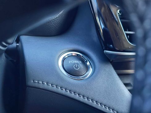 Used 2023 Toyota Highlander XLE image 31