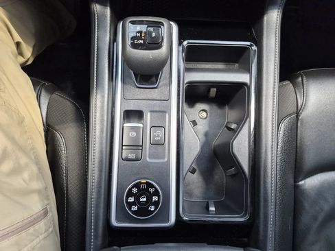 Used 2025 Nissan Pathfinder SL AWD/4WD image 40