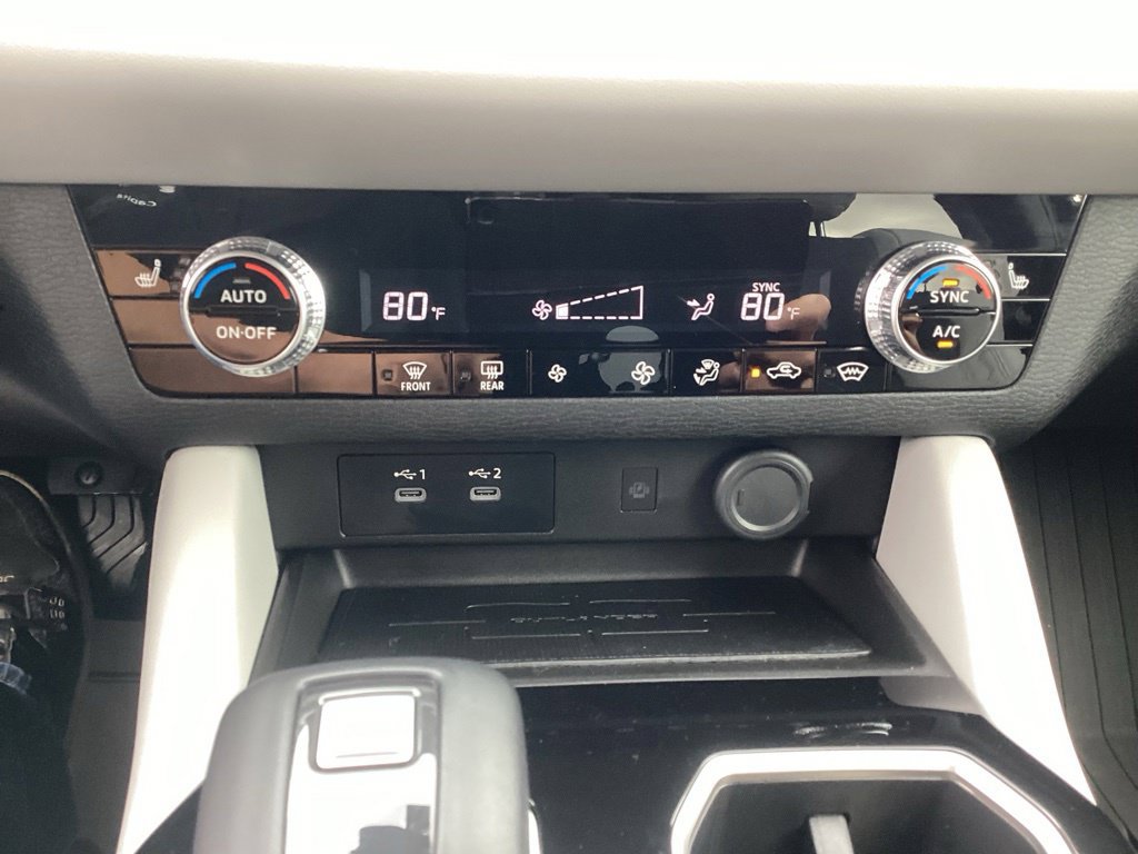 Used 2025 Mitsubishi Outlander AWD image 24