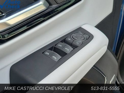 Used 2025 Chevrolet Suburban Premier AWD/4WD image 24