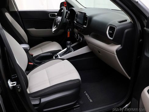 Used 2020 Hyundai Venue SEL FWD image 32