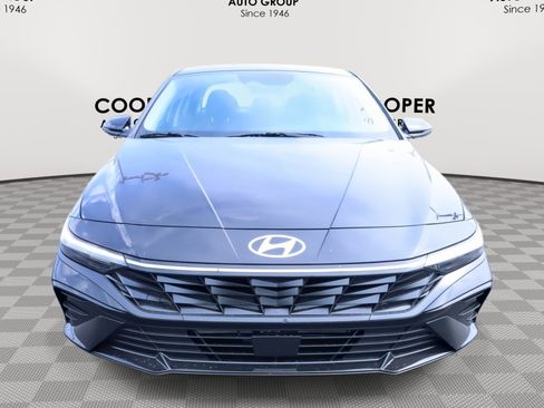 New 2025 Hyundai Elantra Limited image 2