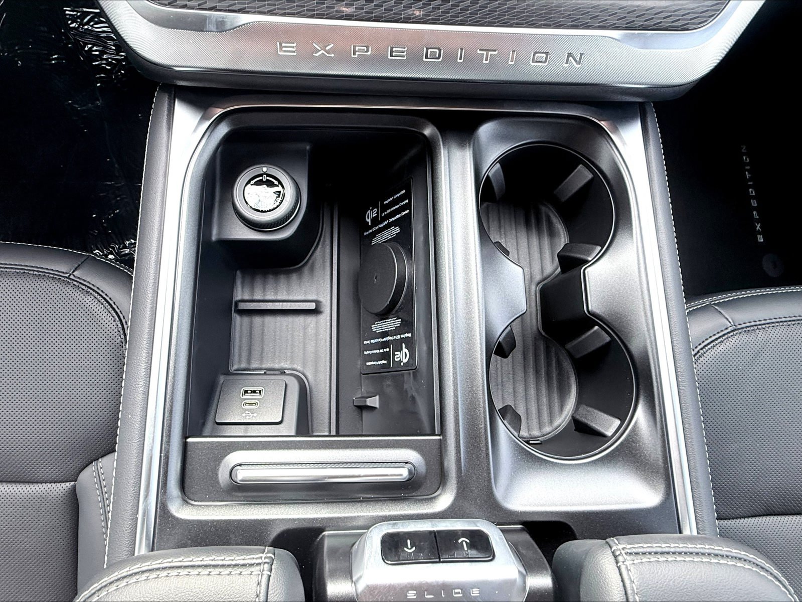 New 2027 Ford Expedition Platinum w/ Stealth Appearance Package AWD/4WD image 14