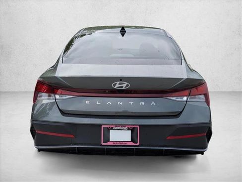 New 2026 Hyundai Elantra SE FWD image 5