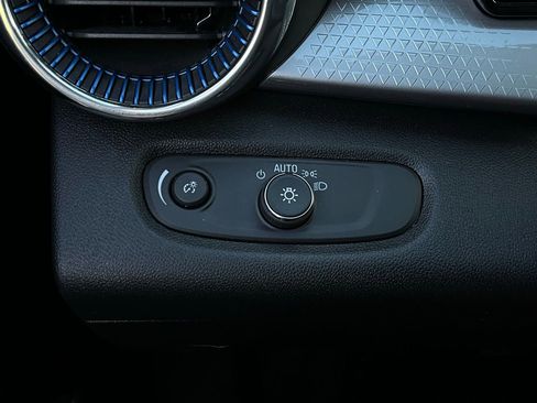 Used 2025 Chevrolet Trax LT image 20